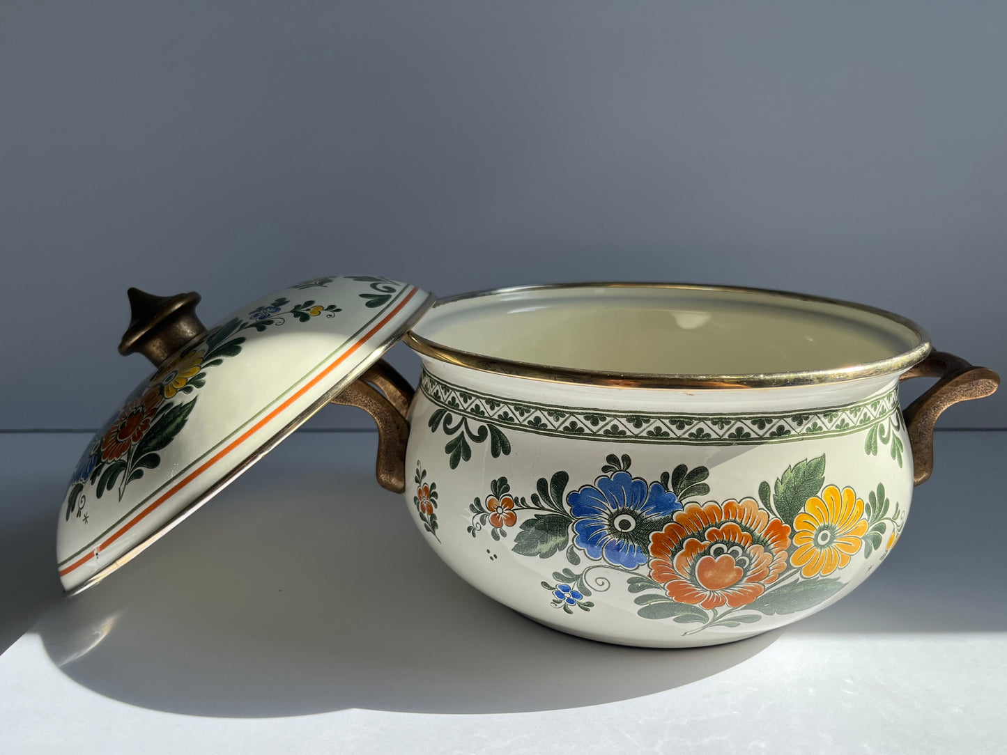 Vintage Asta Floral Pot | Dutch Oven